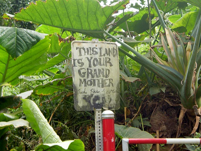 Sign at Ho‘oulu ‘Aina entrance